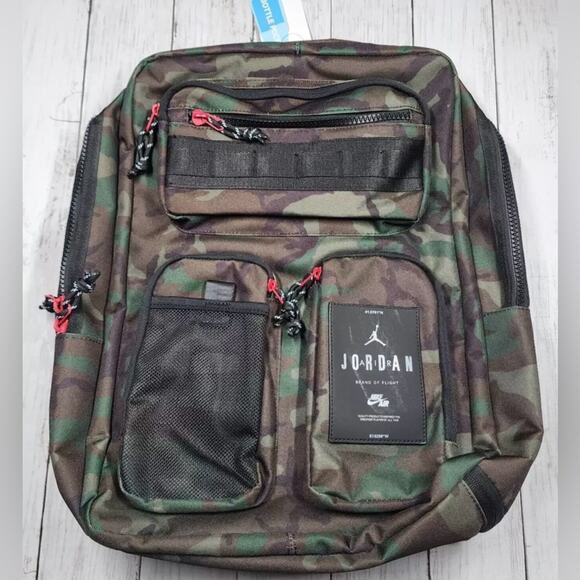 Jordan Other - AIR JORDAN ELITE UTILITY SPEED HESI 15" LAPTOP  Green Camo BACKPACK MA0838-650